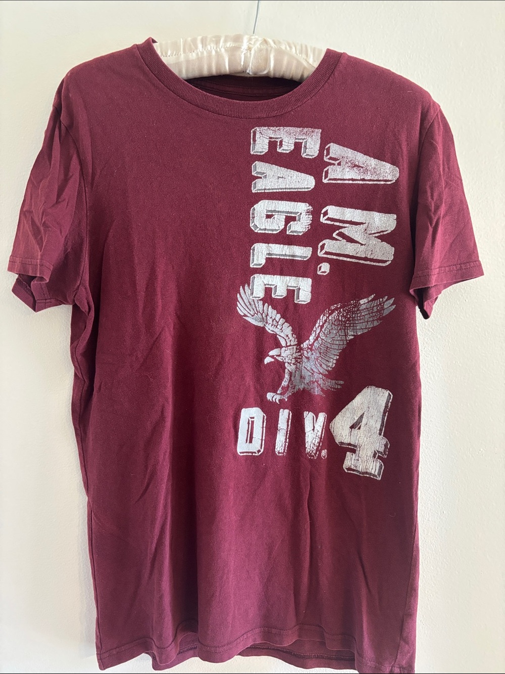 American Eagle Outfitters Maroon Short-Sleeve Graphic Tee